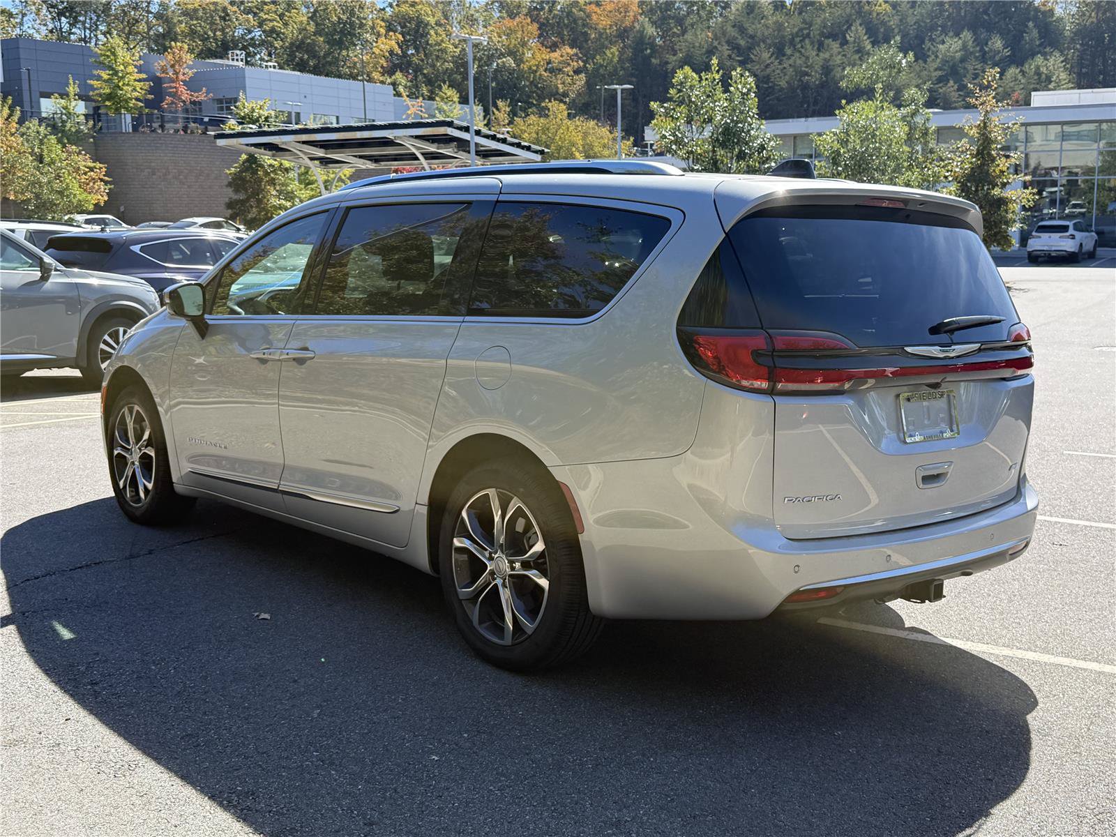 Used 2026 Chrysler Pacifica Pinnacle w/ Trailer Tow Group AWD/4WD image 5