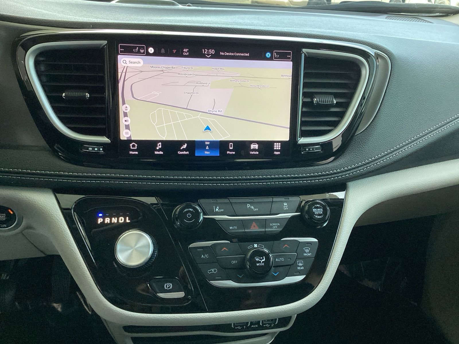 Used 2024 Chrysler Pacifica Select image 15