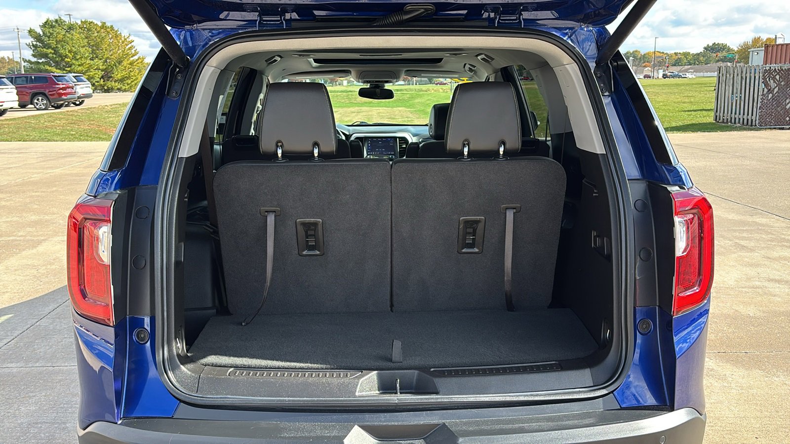 Used 2023 GMC Acadia SLT w/ Technology Package image 33