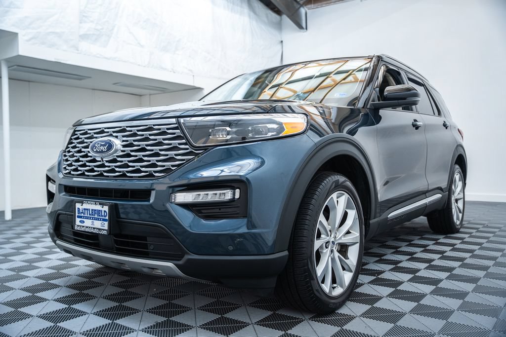 Certified 2024 Ford Explorer Platinum w/ Technology Package AWD/4WD image 3