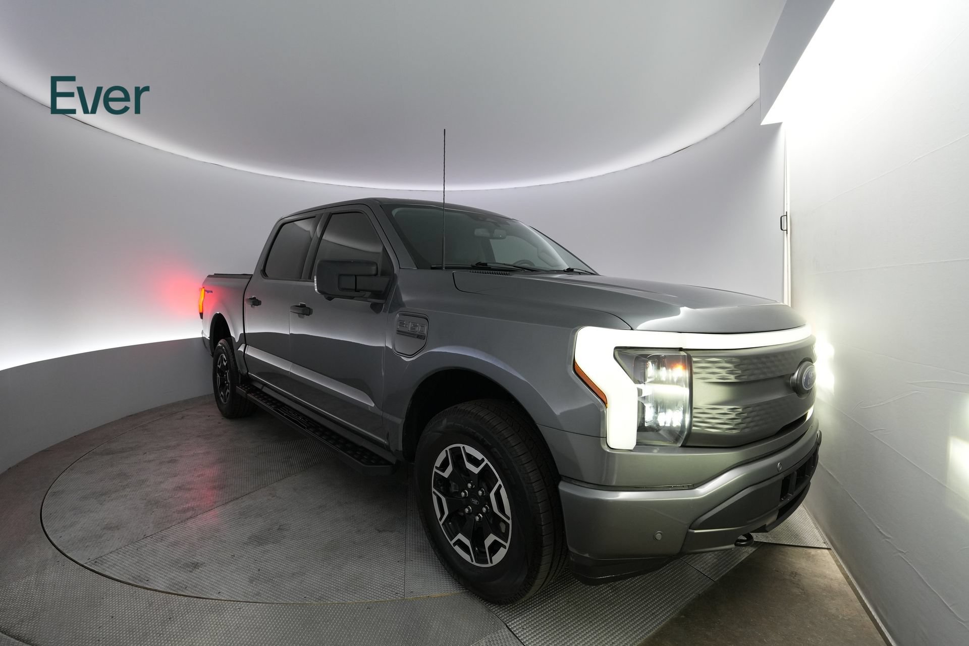 Used 2022 Ford F150 Lightning XLT AWD/4WD image 2