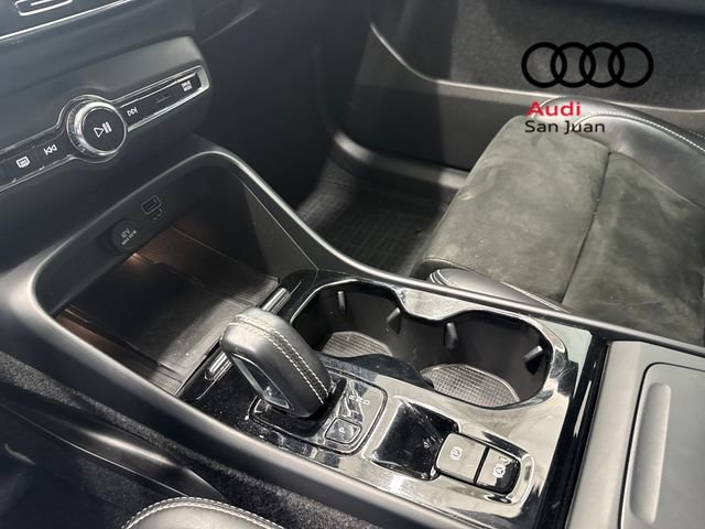 Used 2022 Volvo XC40 T4 R-Design w/ Advanced Package image 20