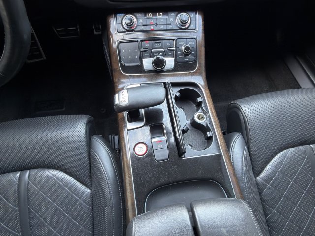 Used 2013 Audi S8 AWD/4WD image 23