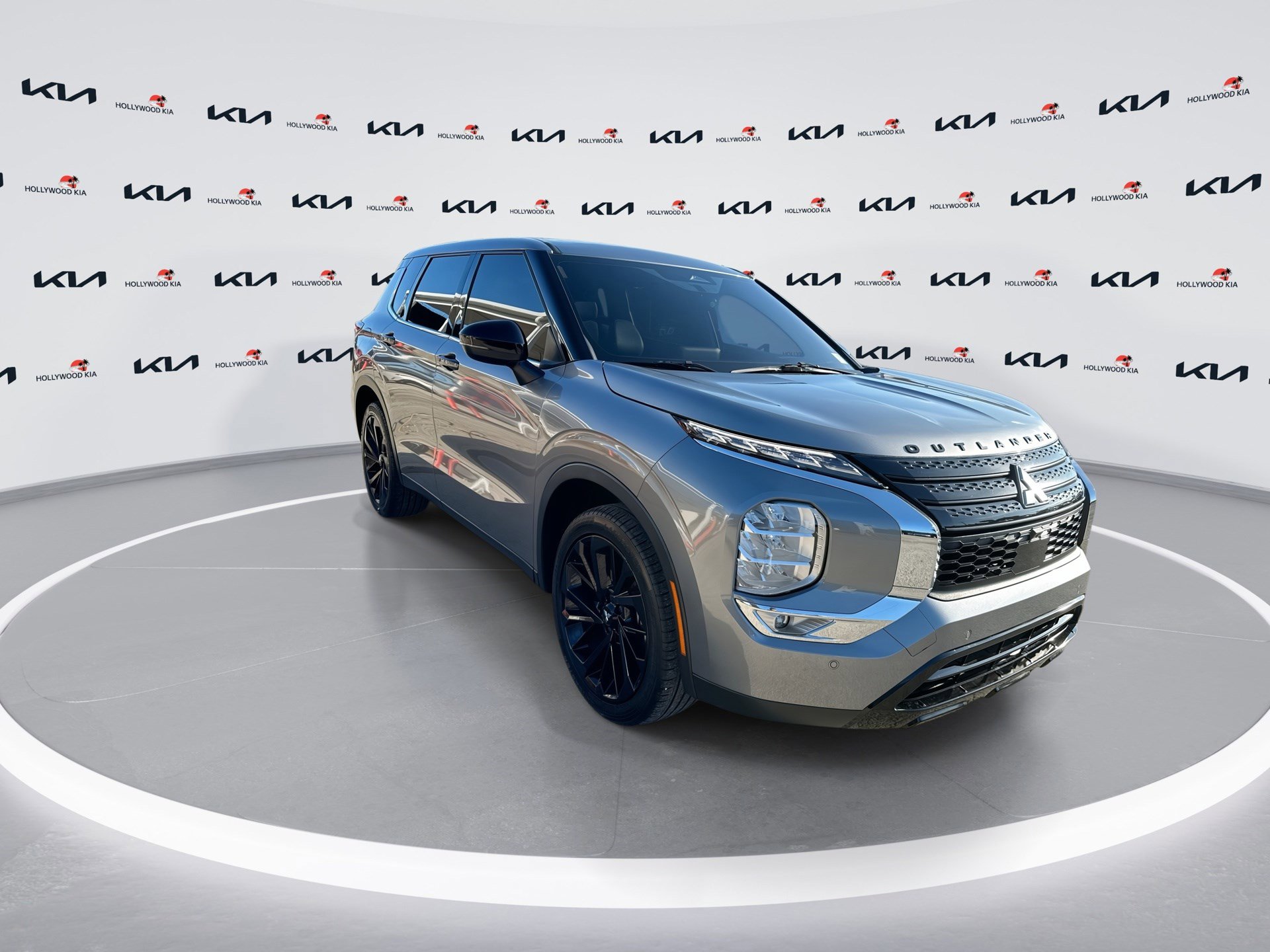 Used 2022 Mitsubishi Outlander SE FWD image 2