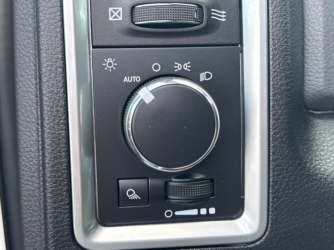 Used 2016 RAM 2500 SLT AWD/4WD image 17