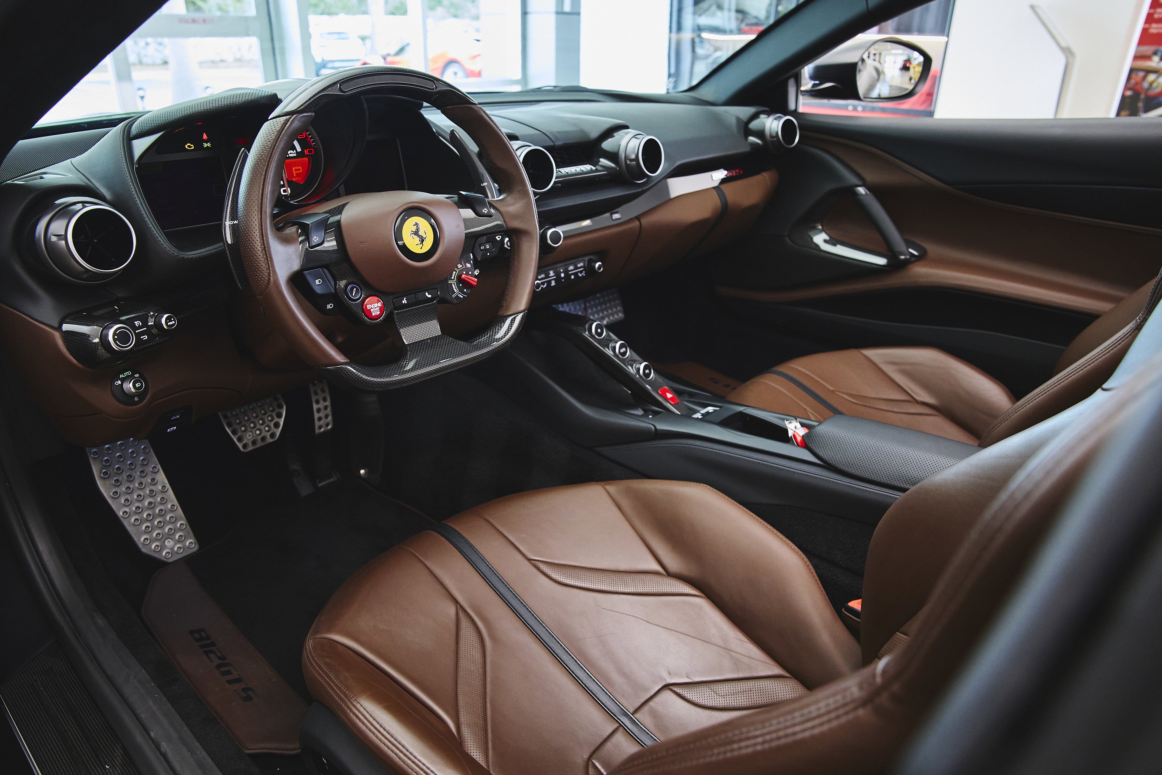 Used 2022 Ferrari 812 GTS image 9