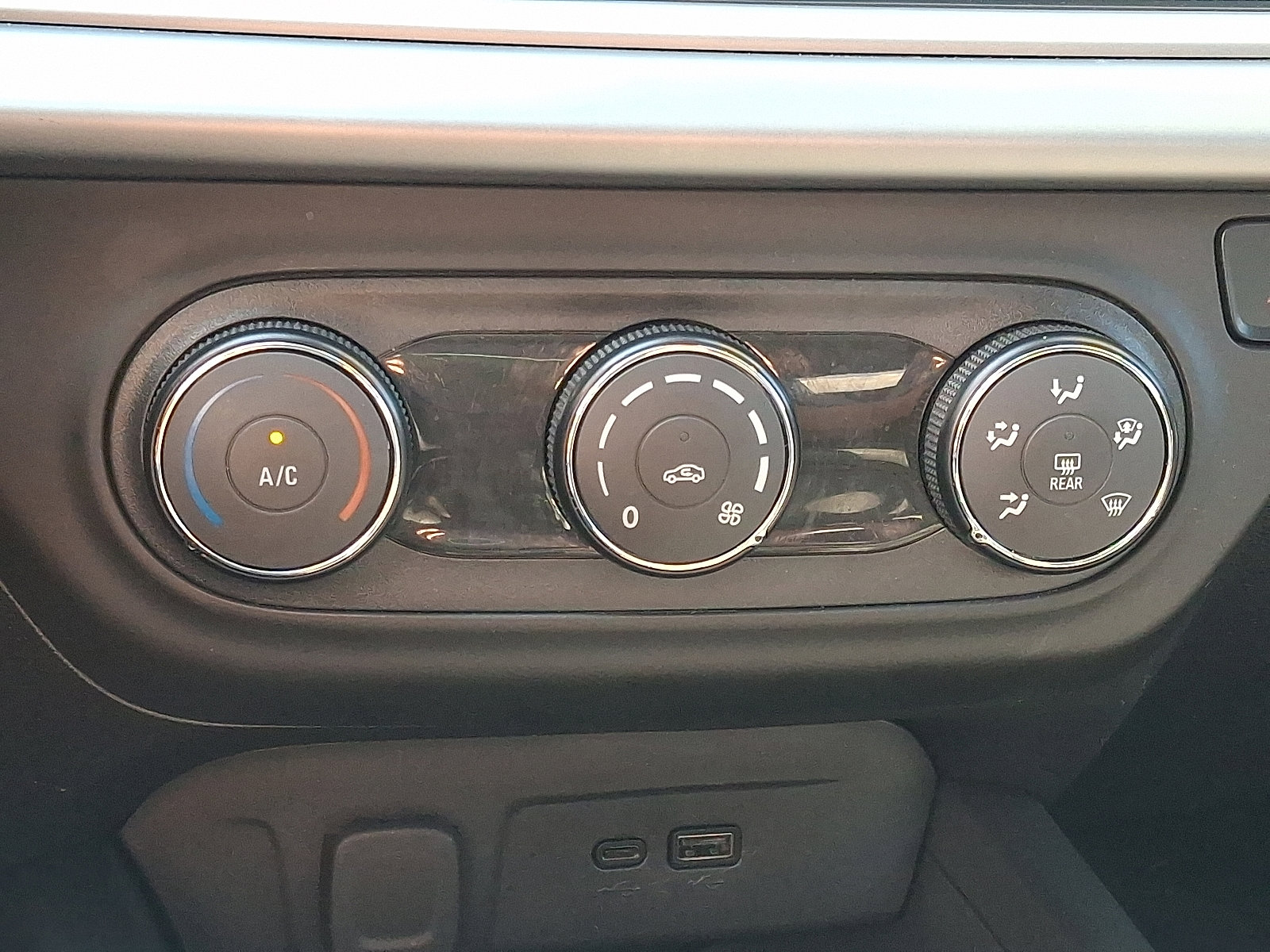 Used 2025 Chevrolet Trax LS image 17