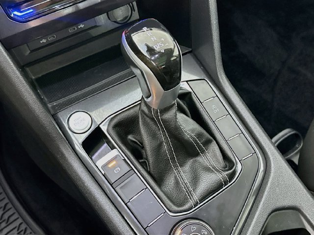 Certified 2024 Volkswagen Tiguan SE AWD/4WD image 17
