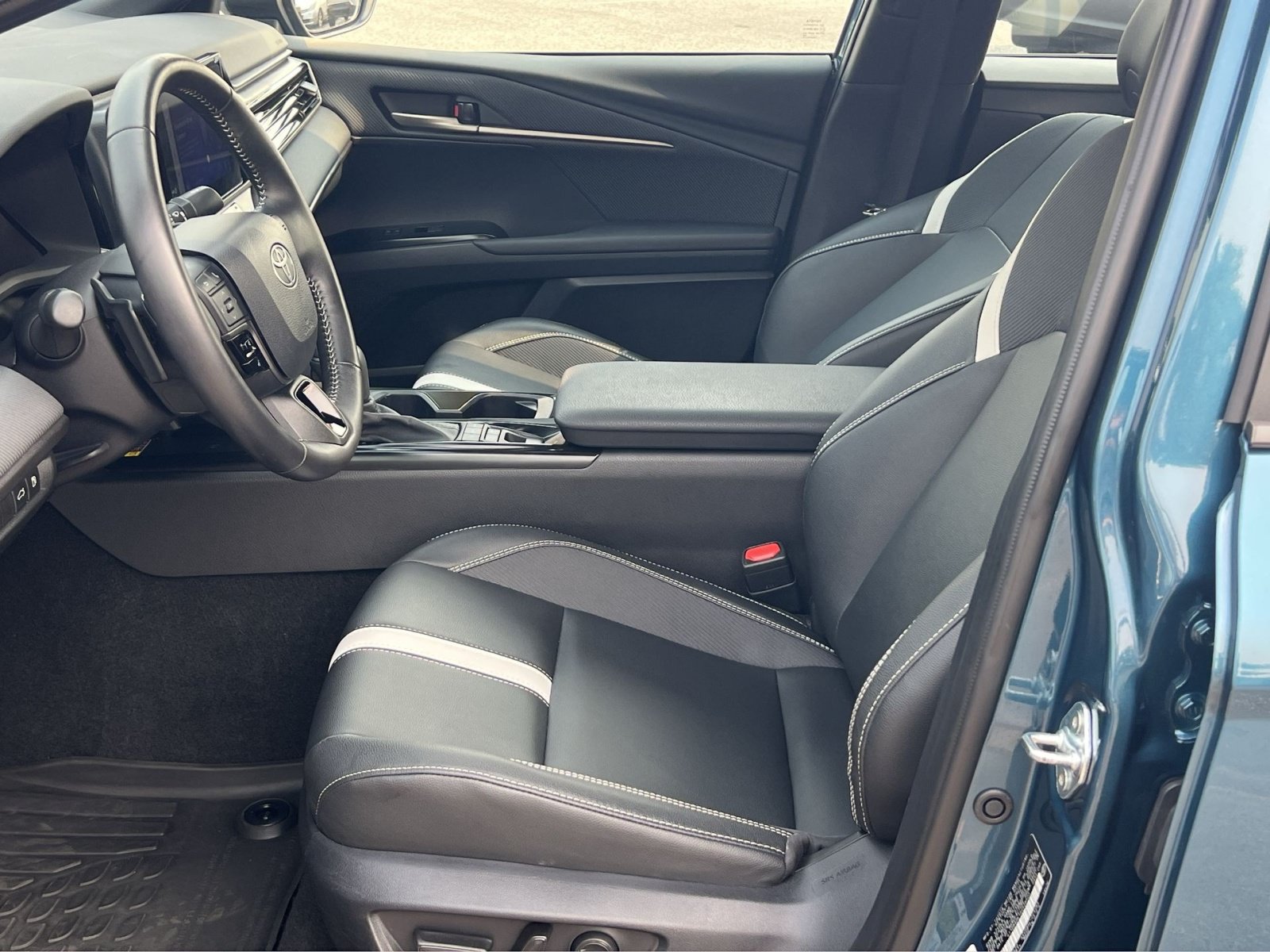 Used 2025 Toyota Camry SE AWD/4WD image 13