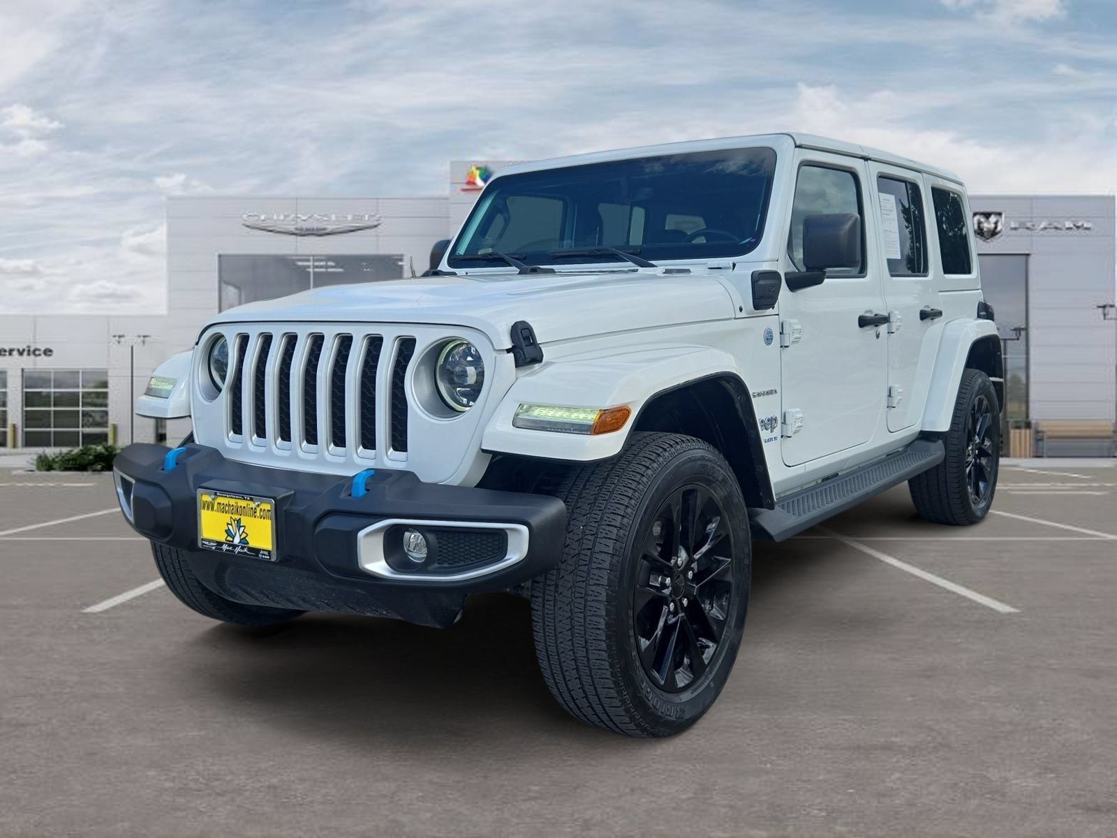 Used 2023 Jeep Wrangler Unlimited Sahara w/ Cold Weather Group AWD/4WD image 1