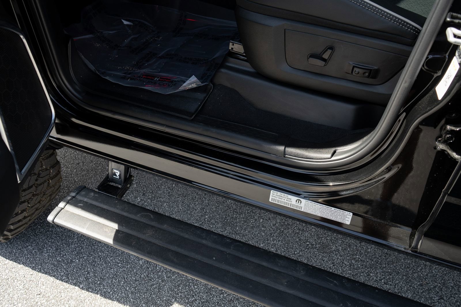 New 2026 RAM 2500 Laramie w/ Night Edition AWD/4WD image 34