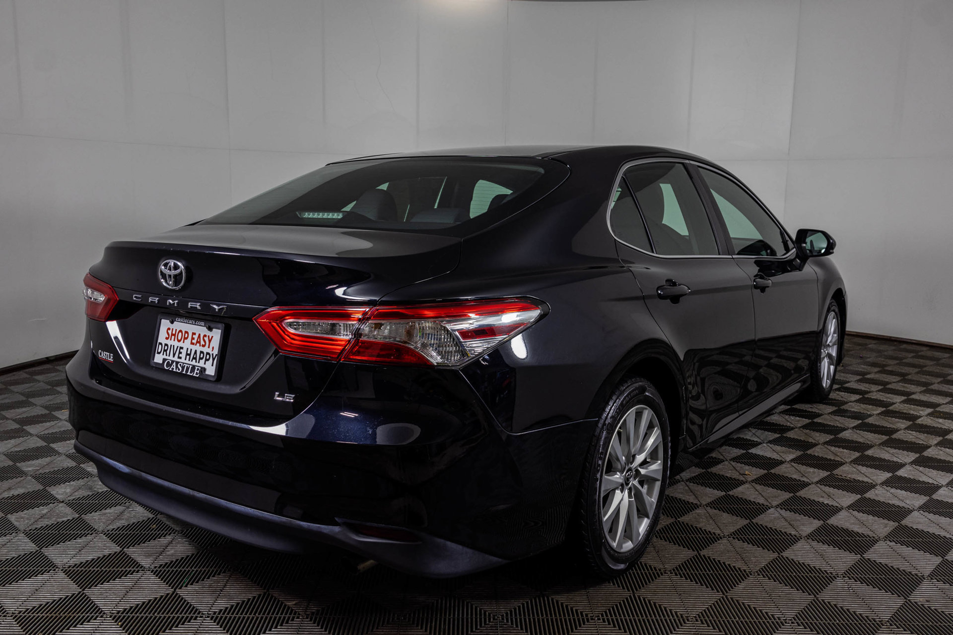 Used 2018 Toyota Camry LE FWD image 13