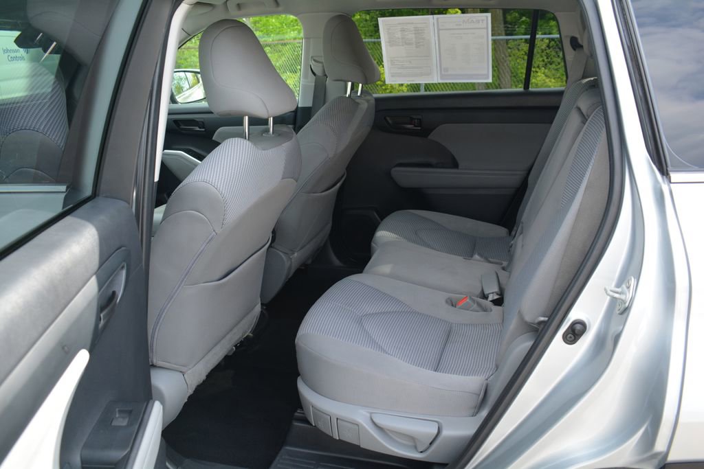 Used 2021 Toyota Highlander L AWD/4WD image 20