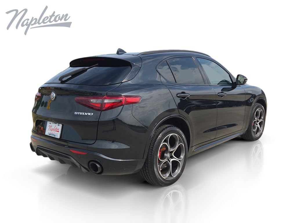 Used 2023 Alfa Romeo Stelvio Veloce AWD/4WD image 5