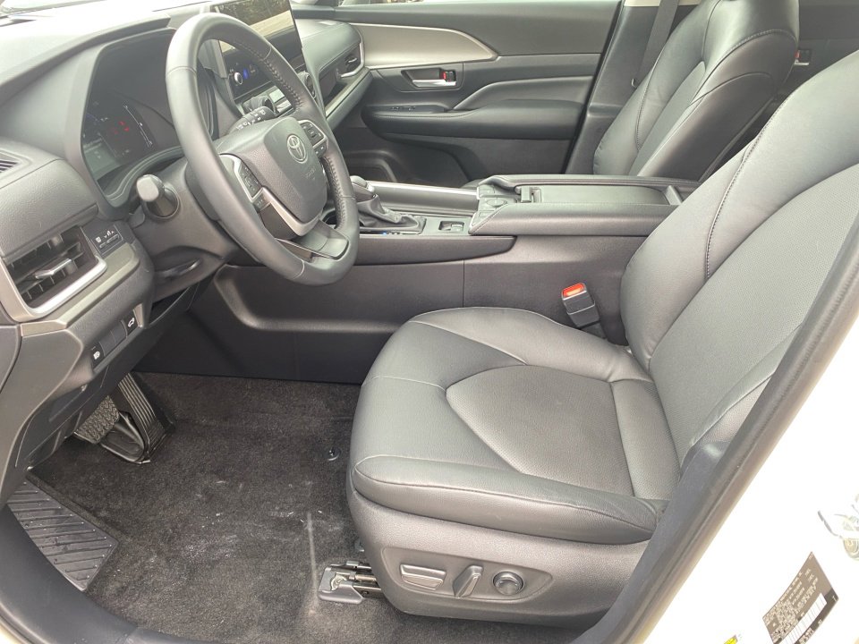 Used 2024 Toyota Grand Highlander XLE image 30