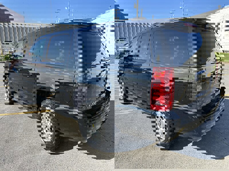 Used 2012 Chevrolet Suburban LT AWD/4WD image 5