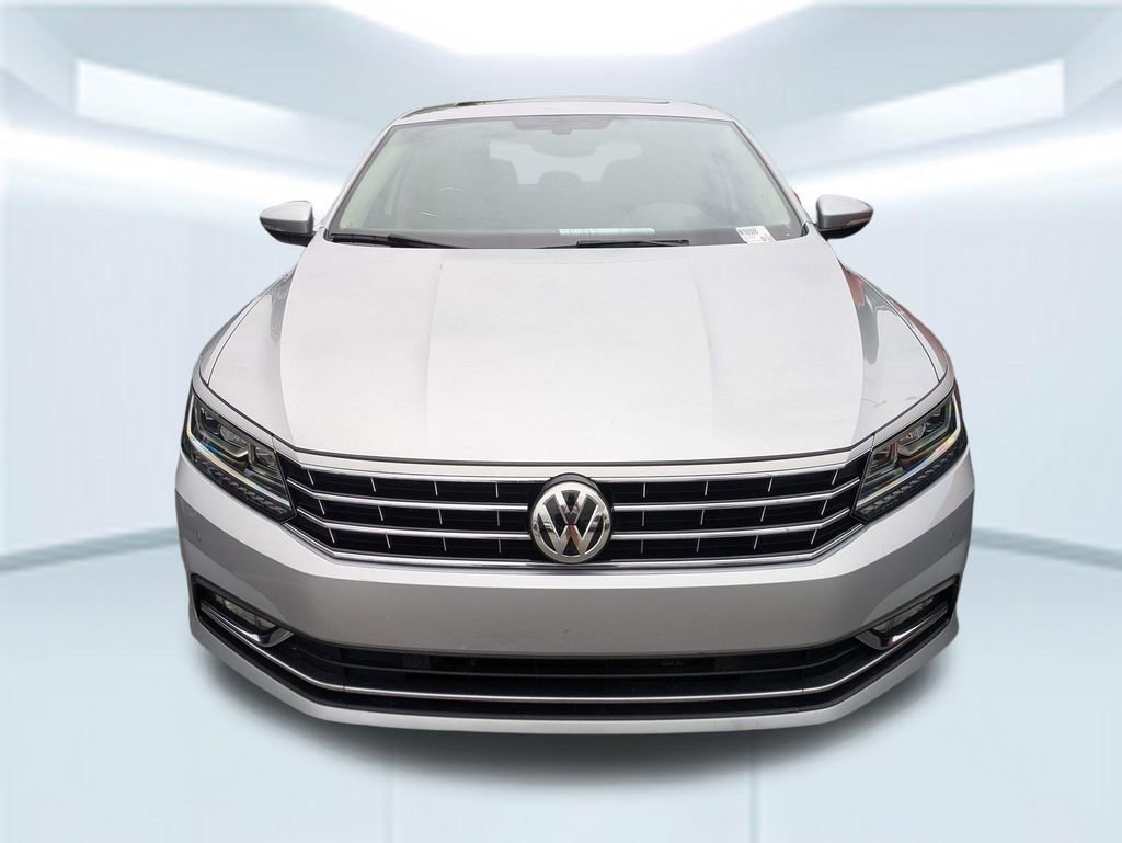 Used 2018 Volkswagen Passat 2.0T SE FWD image 4