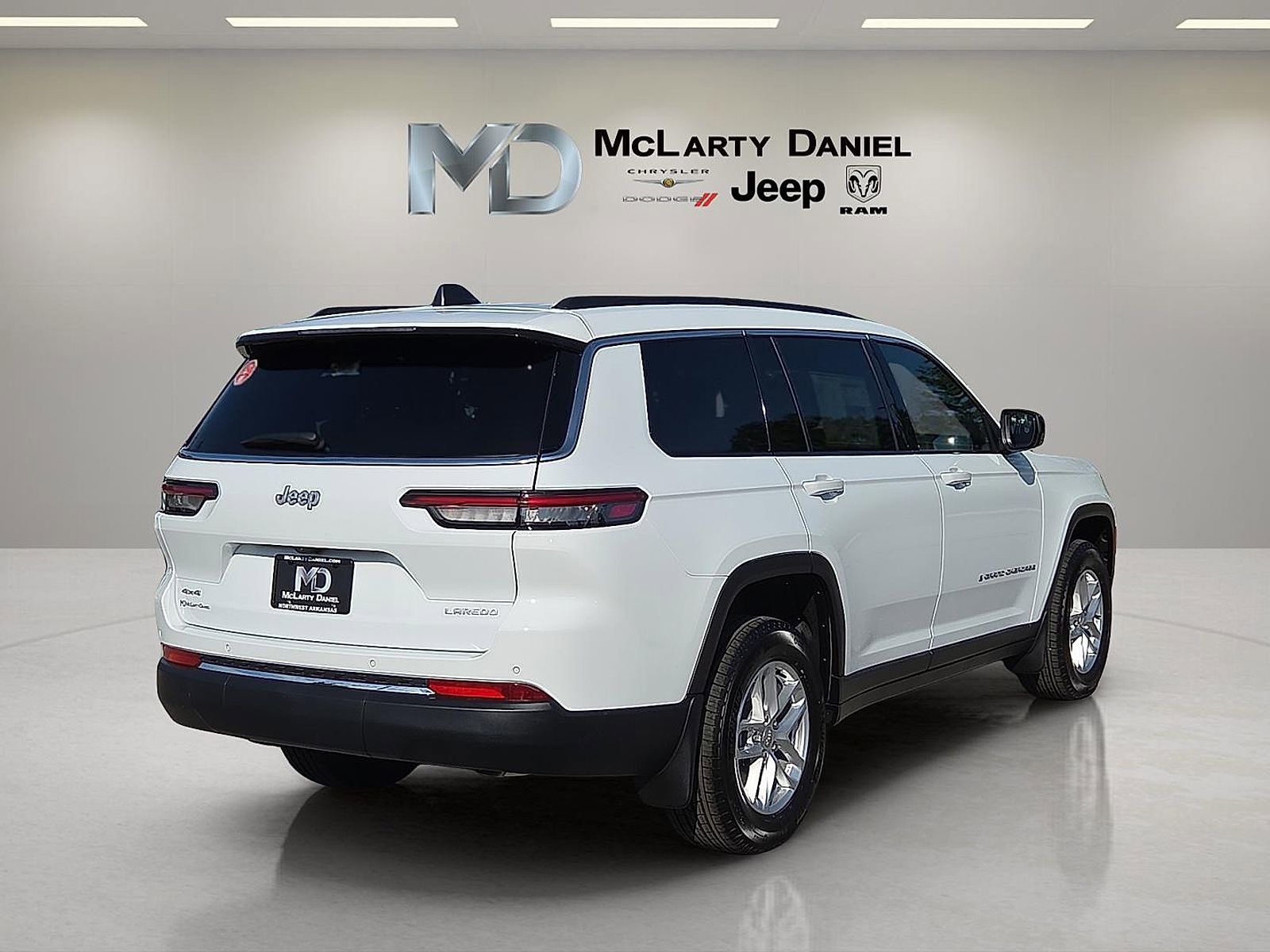 Used 2025 Jeep Grand Cherokee L Laredo image 5