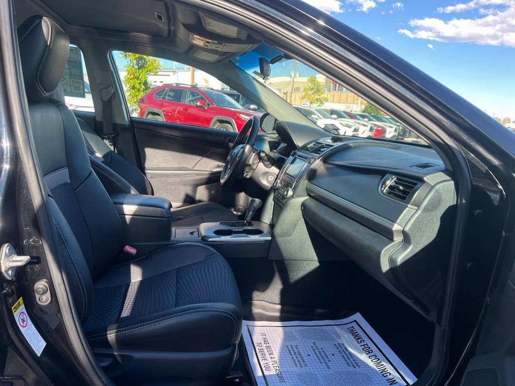 Used 2012 Toyota Camry SE FWD image 12