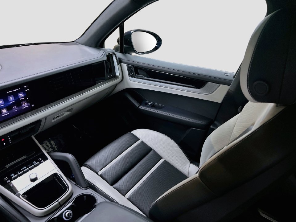 Certified 2026 Porsche Cayenne AWD/4WD image 26