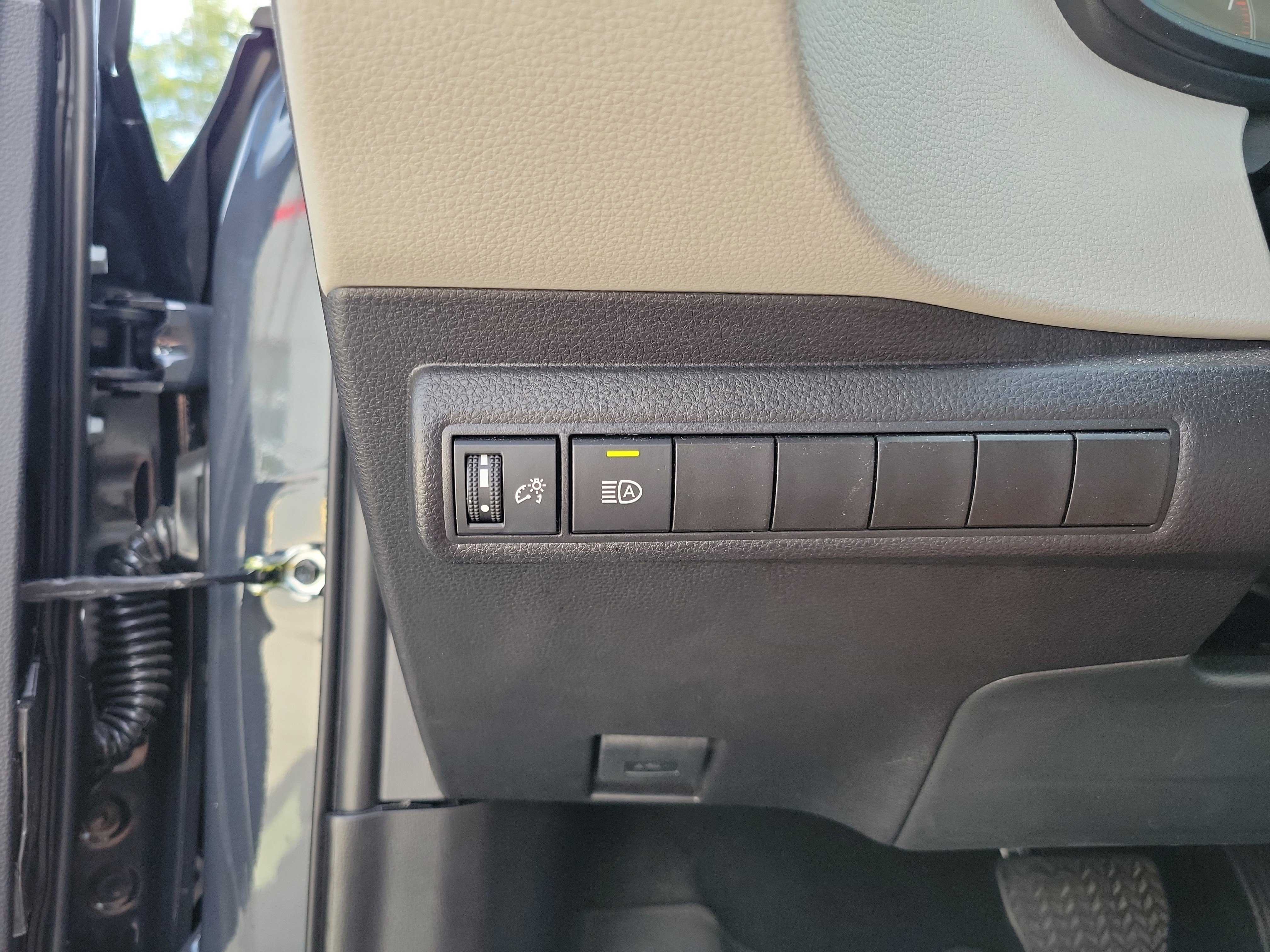 Used 2025 Toyota Corolla LE FWD image 15