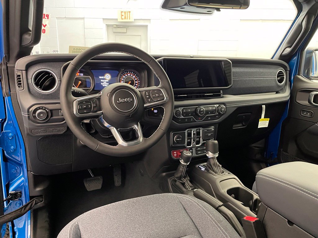 New 2026 Jeep Wrangler Unlimited Rubicon w/ Rockslide Package AWD/4WD image 10