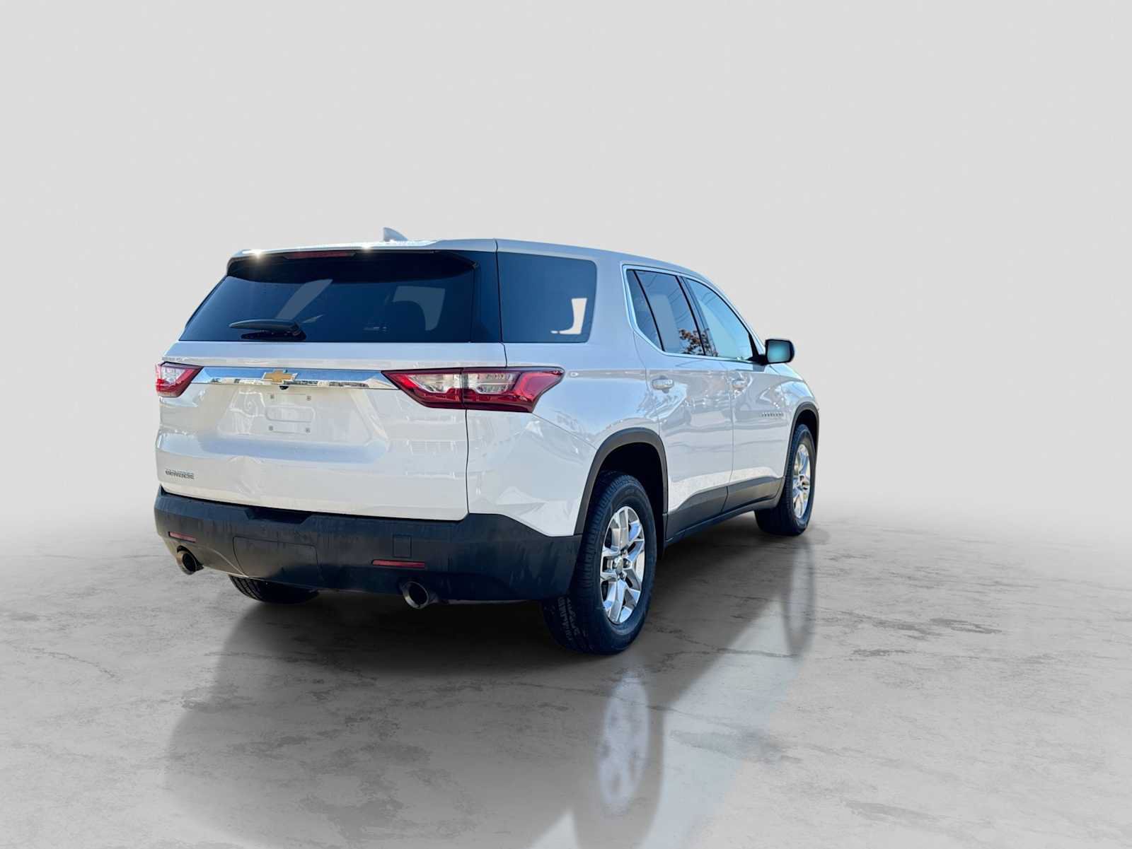 Used 2018 Chevrolet Traverse LS w/ LPO, Floor Liner Package FWD image 6