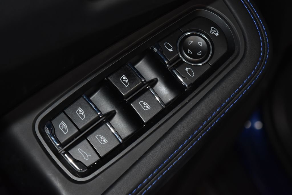 Certified 2024 Porsche Macan image 10