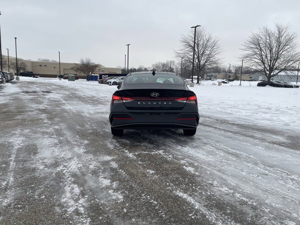 New 2026 Hyundai Elantra Sport image 3