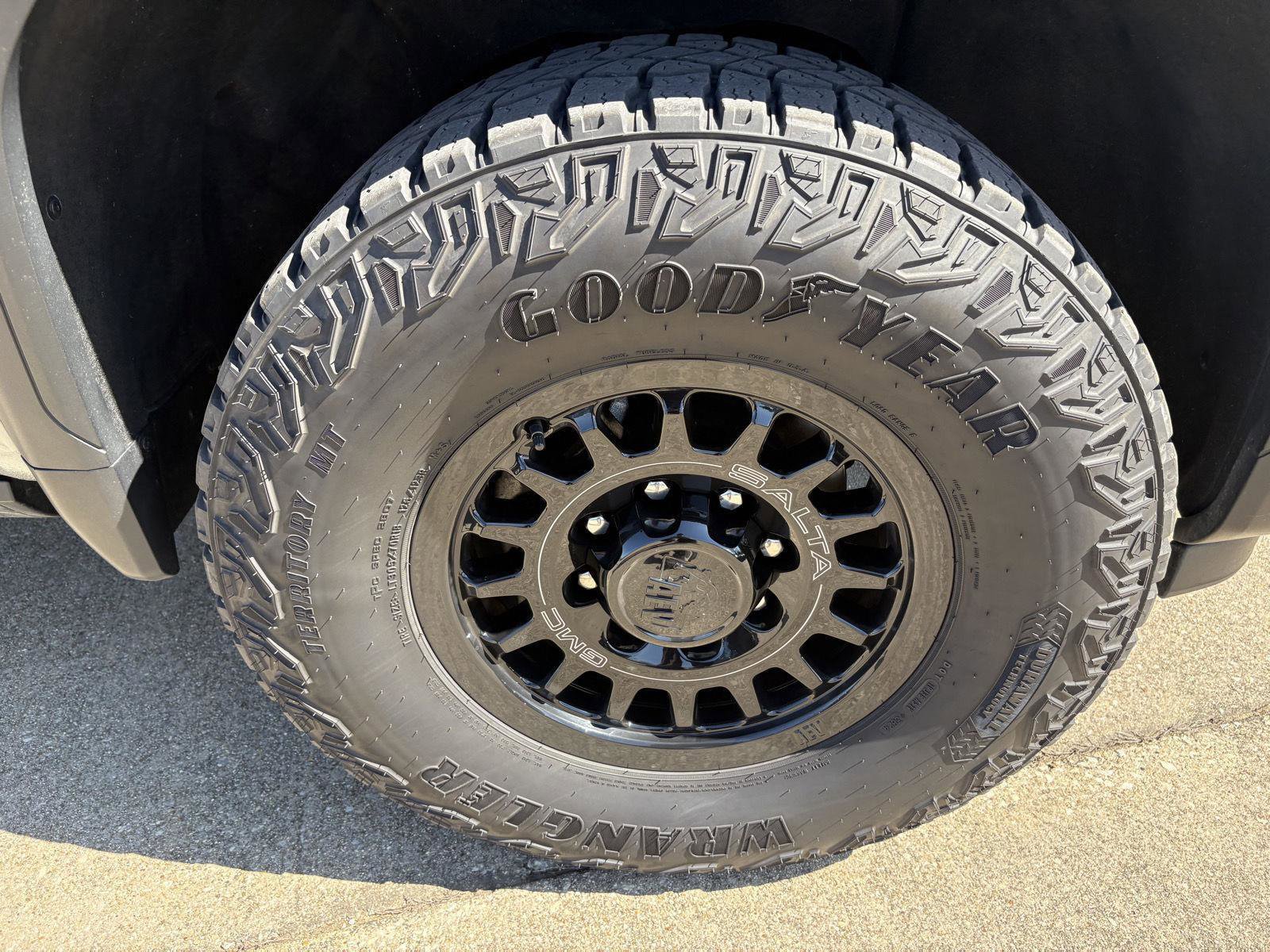 Used 2024 GMC Sierra 2500 AT4 w/ AT4 Premium Plus Package image 26