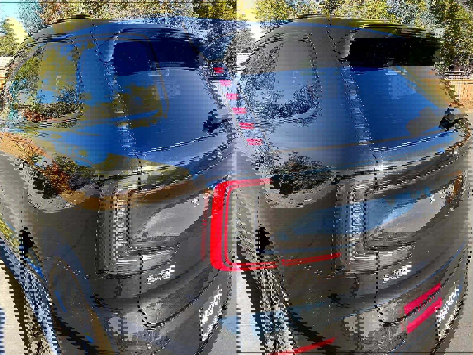 New 2025 Volvo EX90 Plus w/ Protection Package Premier image 25