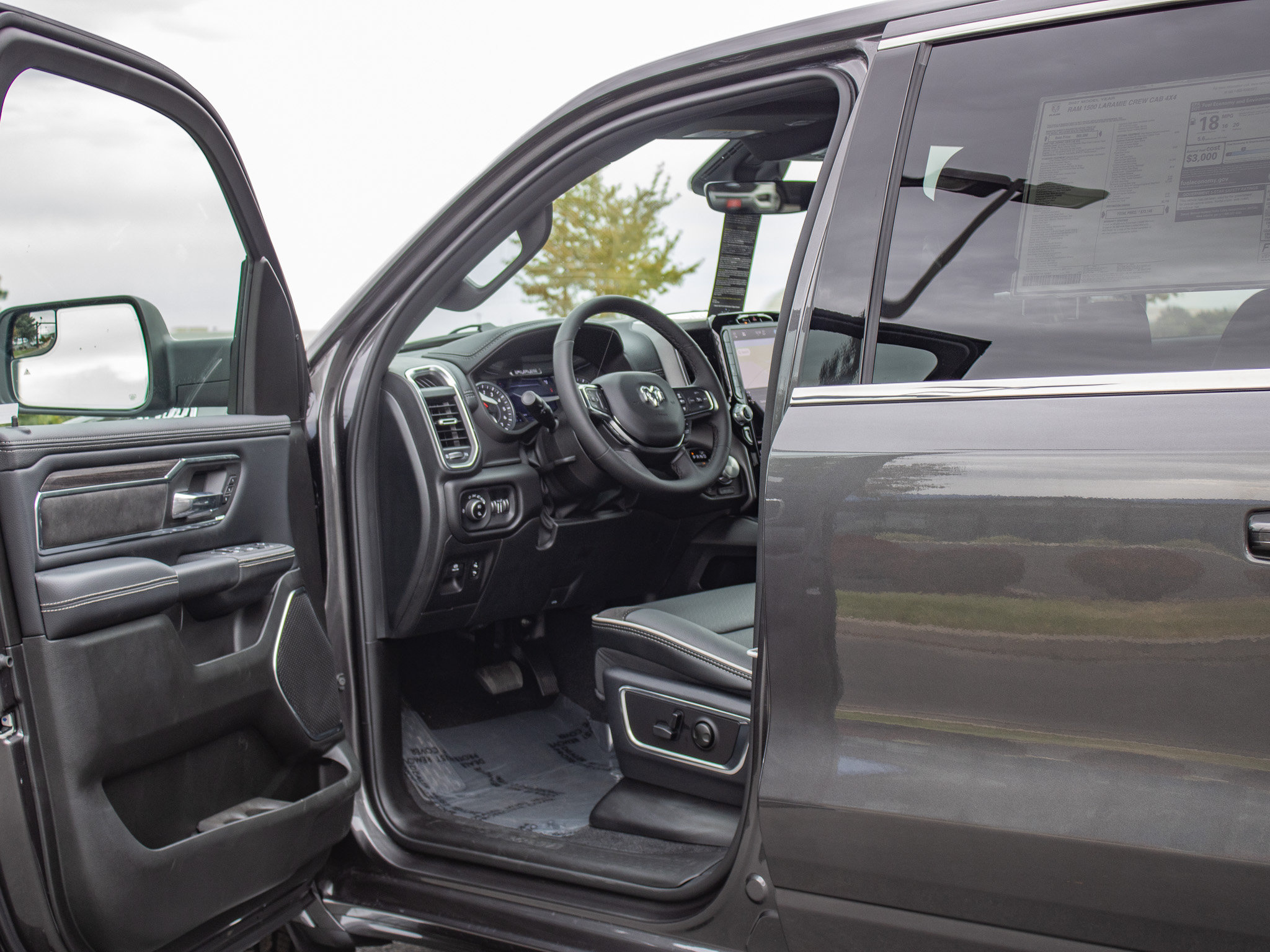 New 2027 RAM 1500 Laramie w/ Chrome Appearance Group AWD/4WD image 22