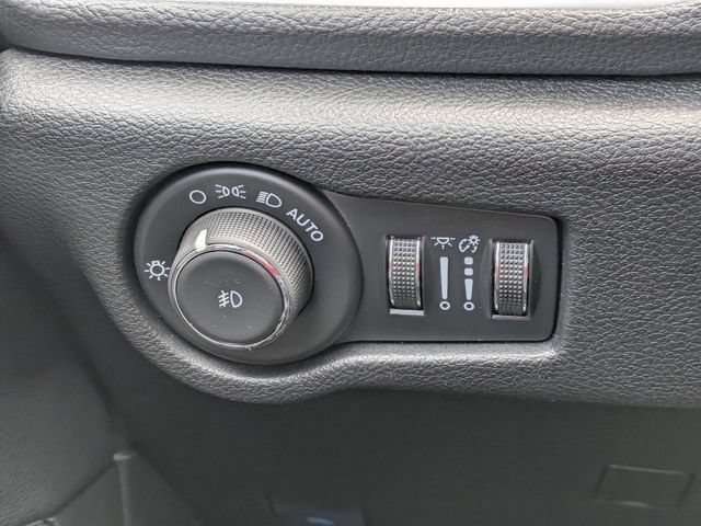 Used 2024 Chrysler Pacifica Limited FWD image 29