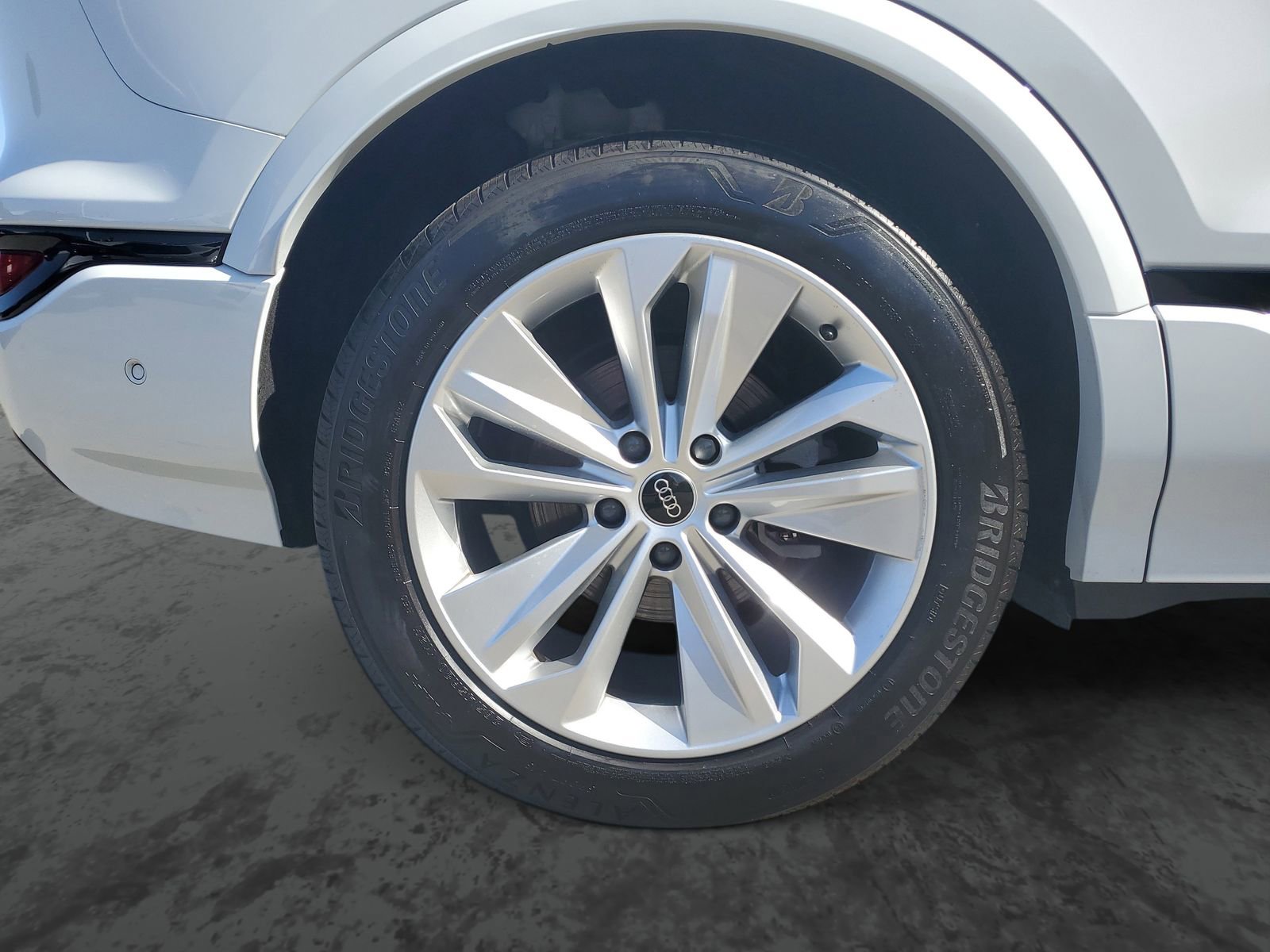 Used 2025 Audi Q6 e-tron Premium Plus w/ Premium Plus RWD image 5