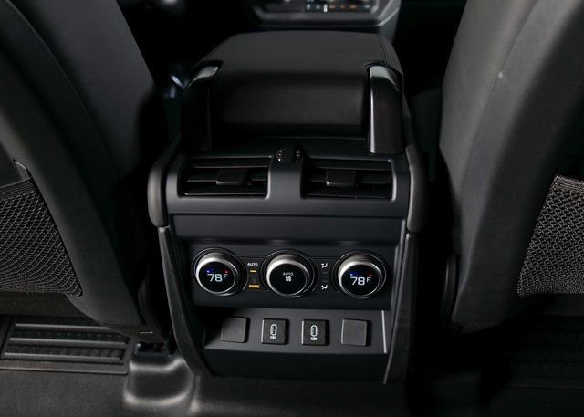 New 2026 Land Rover Defender 110 X-Dynamic SE image 21