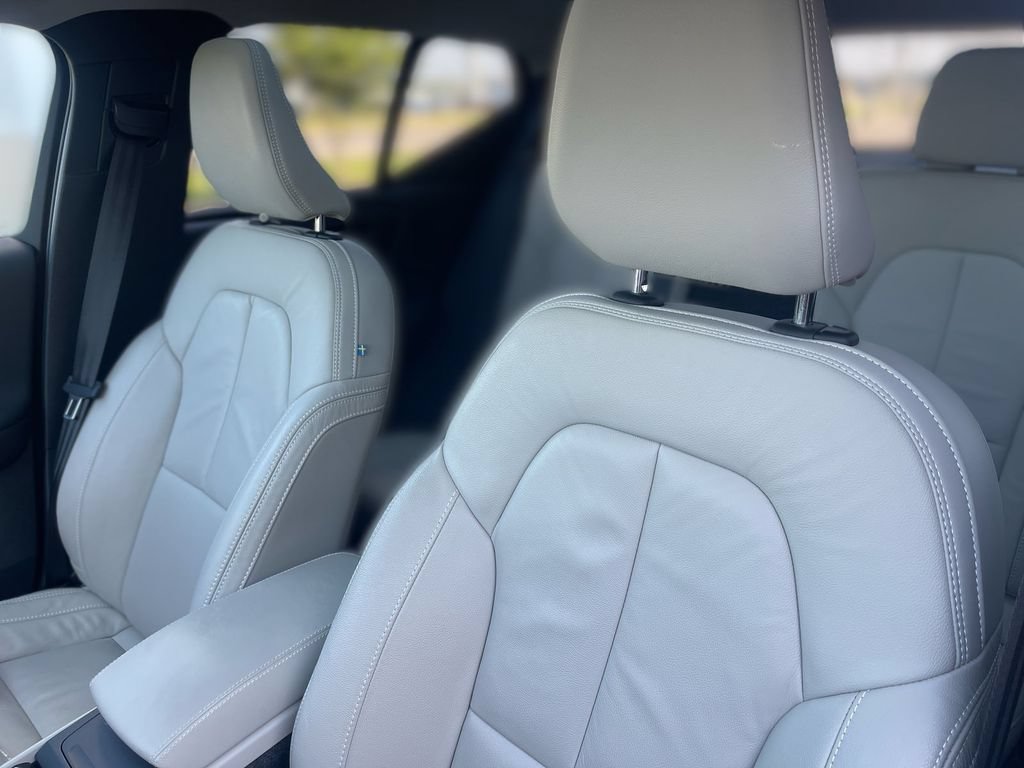 Used 2023 Volvo XC40 B5 Plus w/ Driver Assist Package AWD/4WD image 17