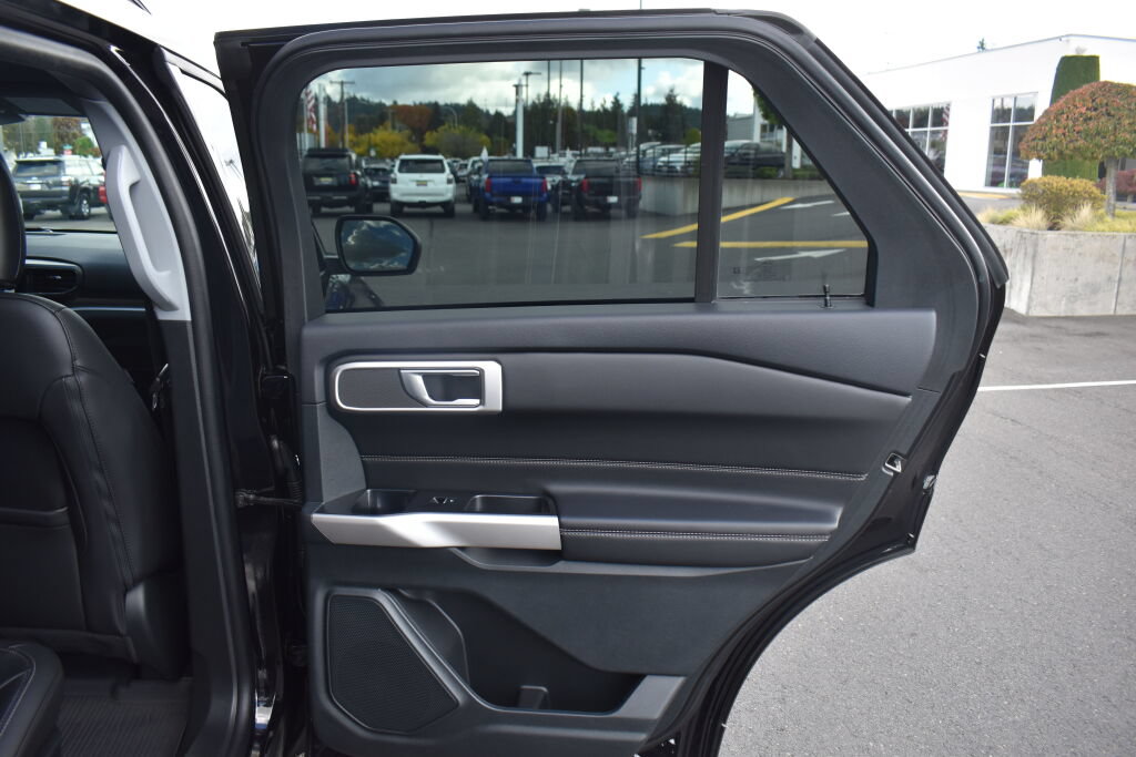 Used 2024 Ford Explorer XLT w/ Equipment Group 202A AWD/4WD image 22