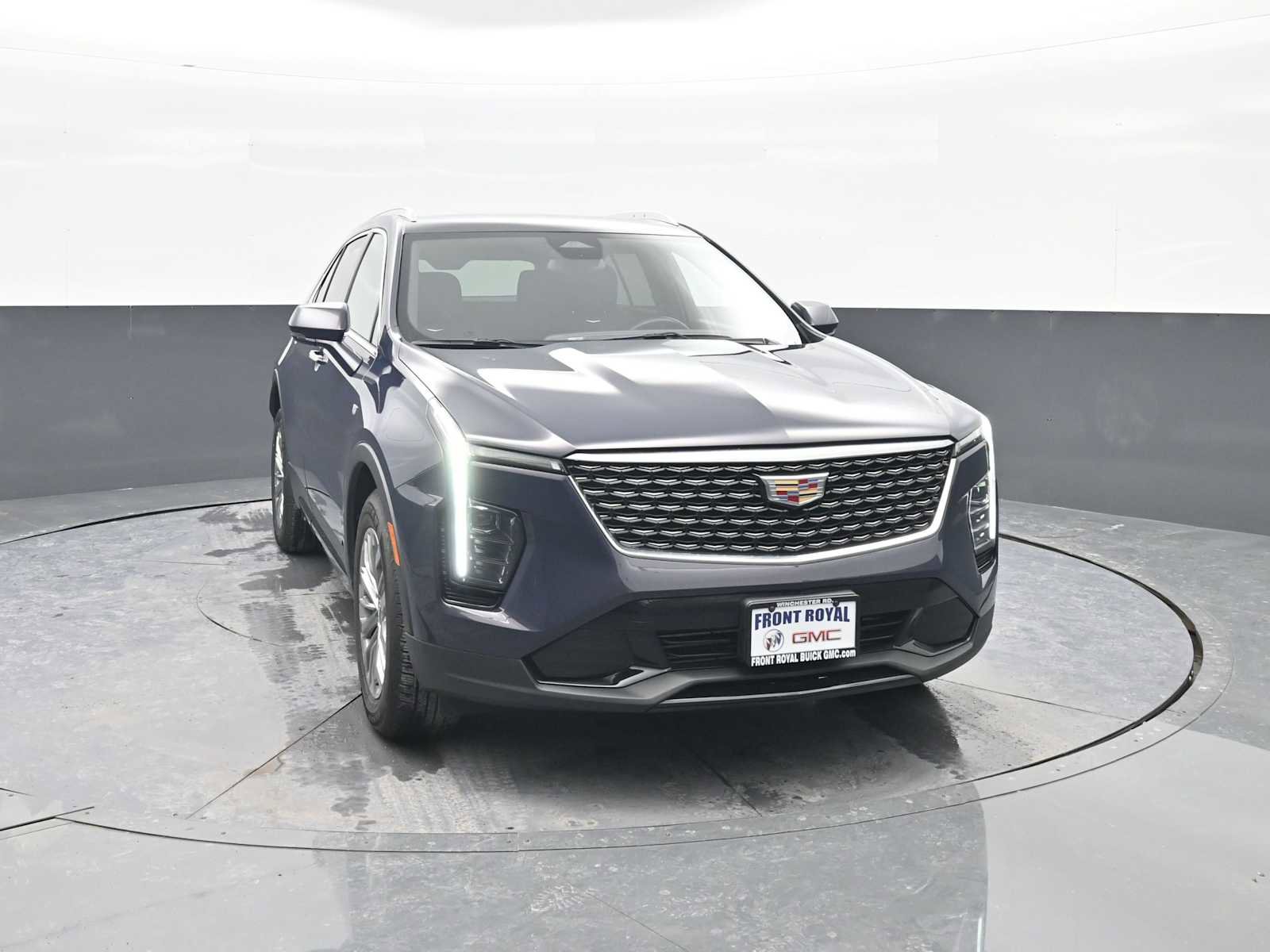 Used 2024 Cadillac XT4 Premium Luxury image 2