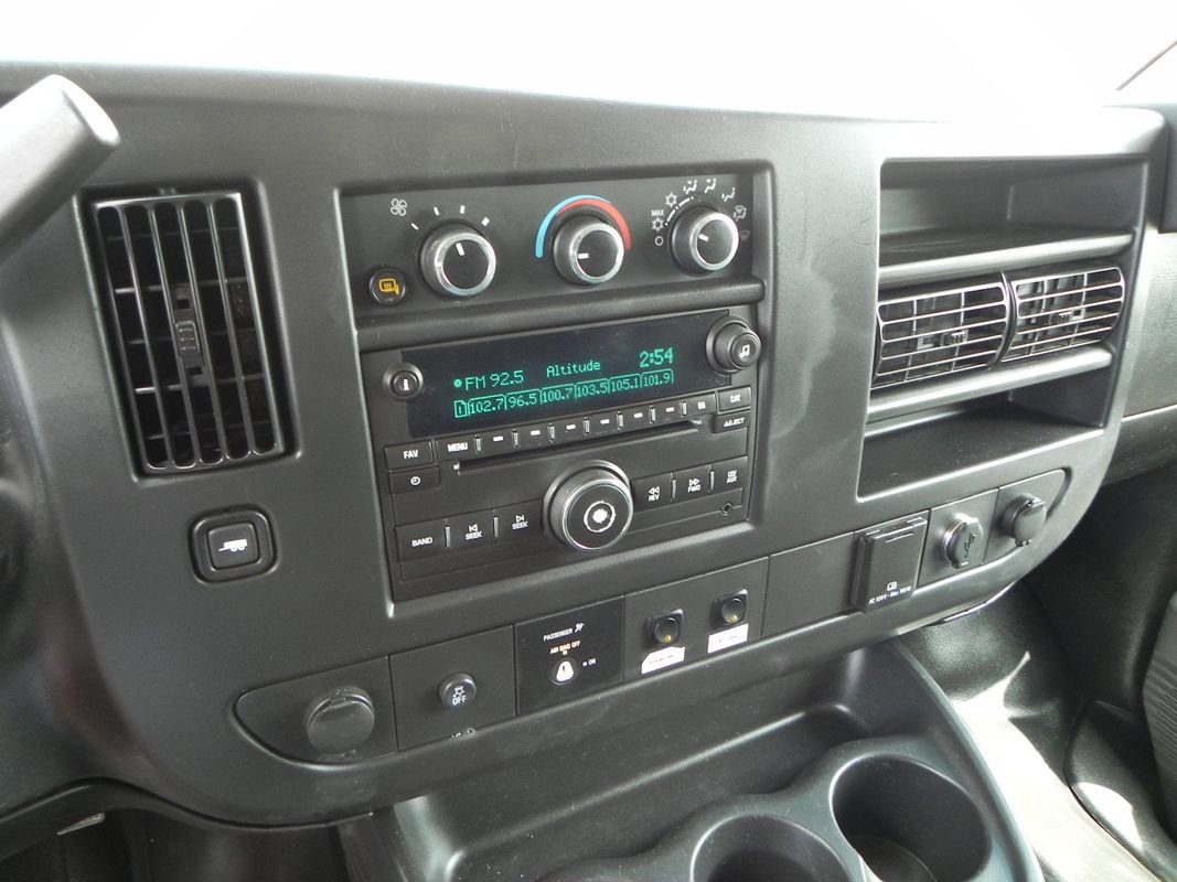 Used 2016 Chevrolet Express 3500 image 17