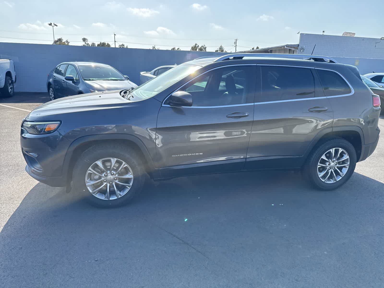 Used 2019 Jeep Cherokee Latitude Plus FWD image 12