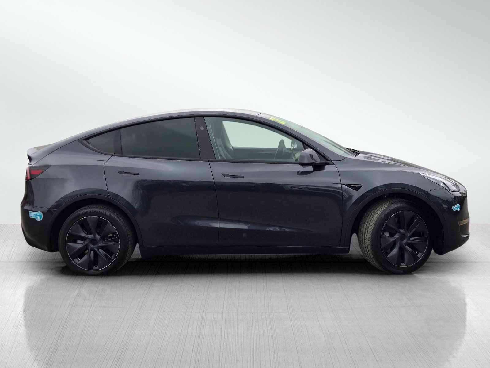 Used 2025 Tesla Model Y Long Range RWD image 3