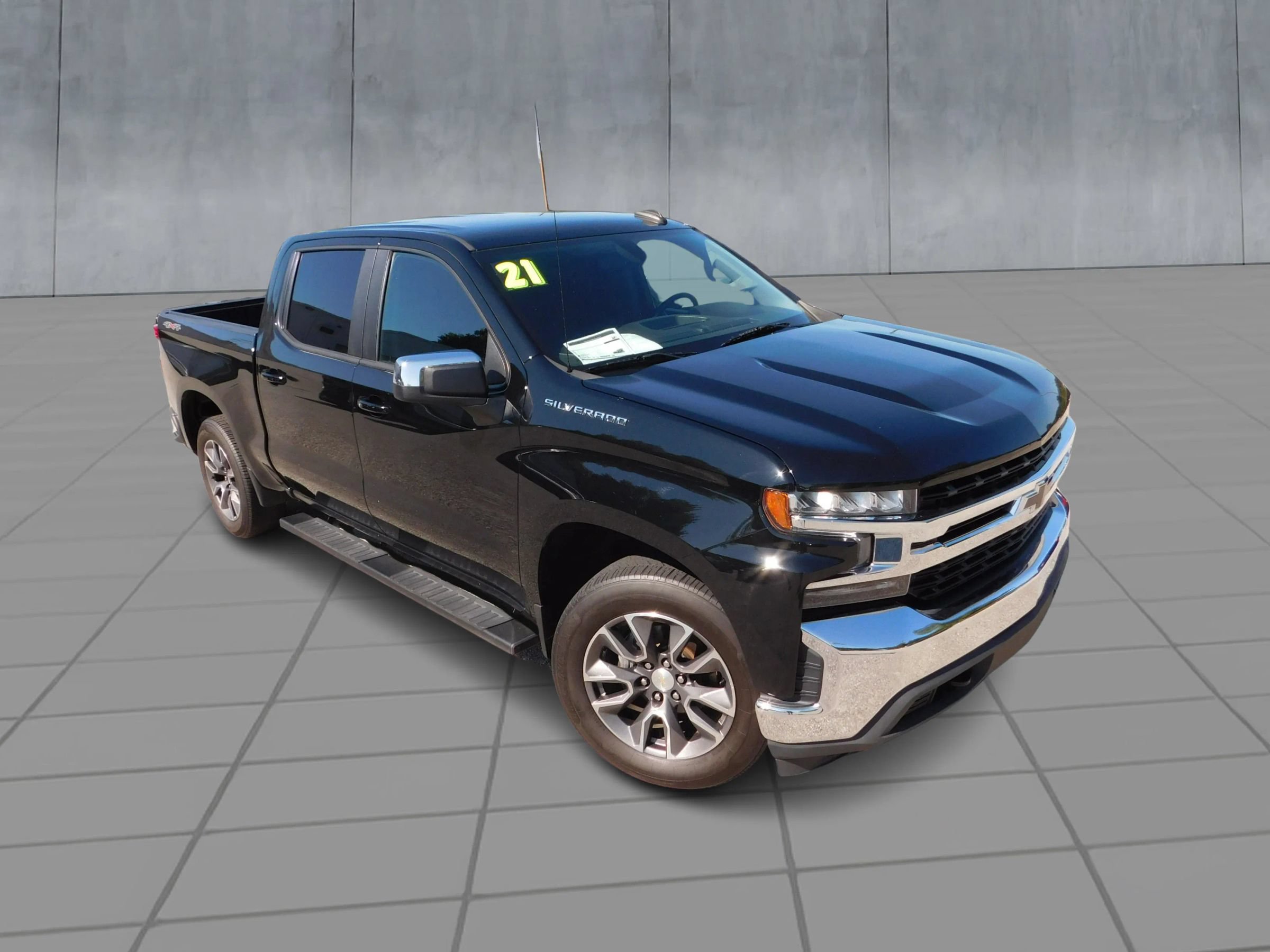 Used 2022 Chevrolet Silverado 1500 LT AWD/4WD image 2