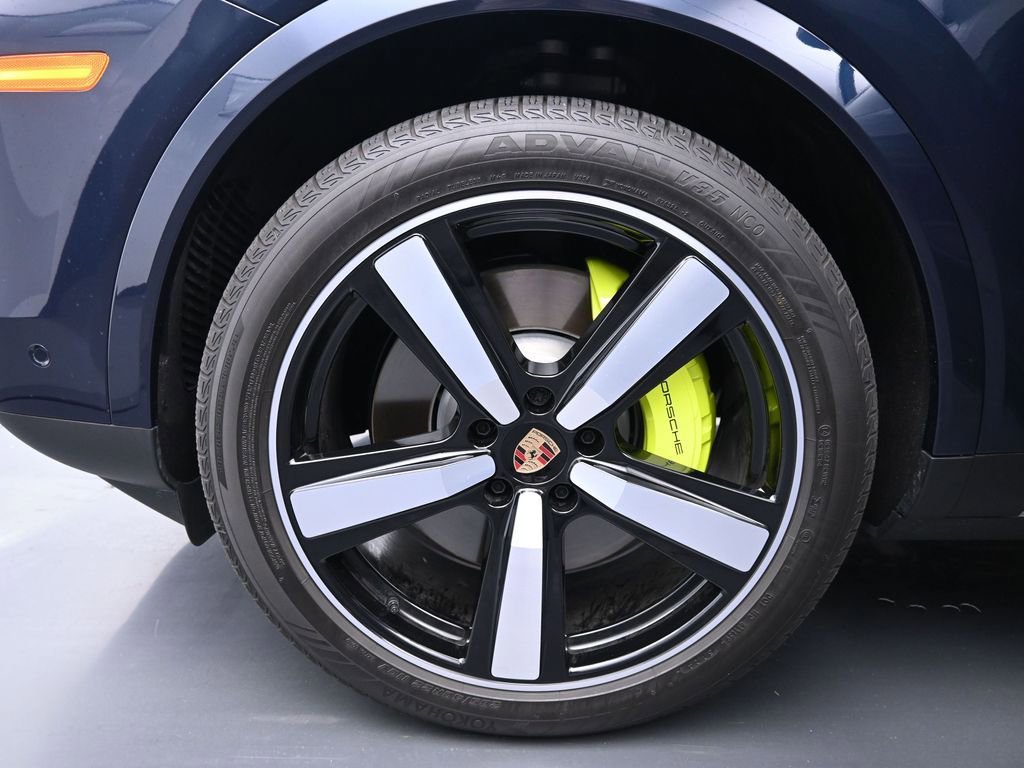 Certified 2025 Porsche Cayenne E-Hybrid Coupe image 10