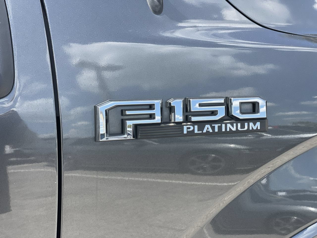 Used 2017 Ford F150 Platinum w/ Equipment Group 701A Luxury AWD/4WD image 9