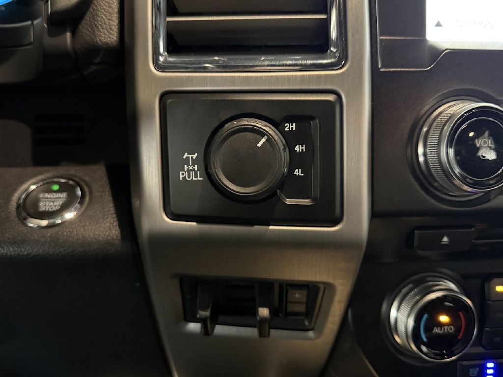 Used 2017 Ford F350 Platinum w/ FX4 4x4 Off Road Package image 25