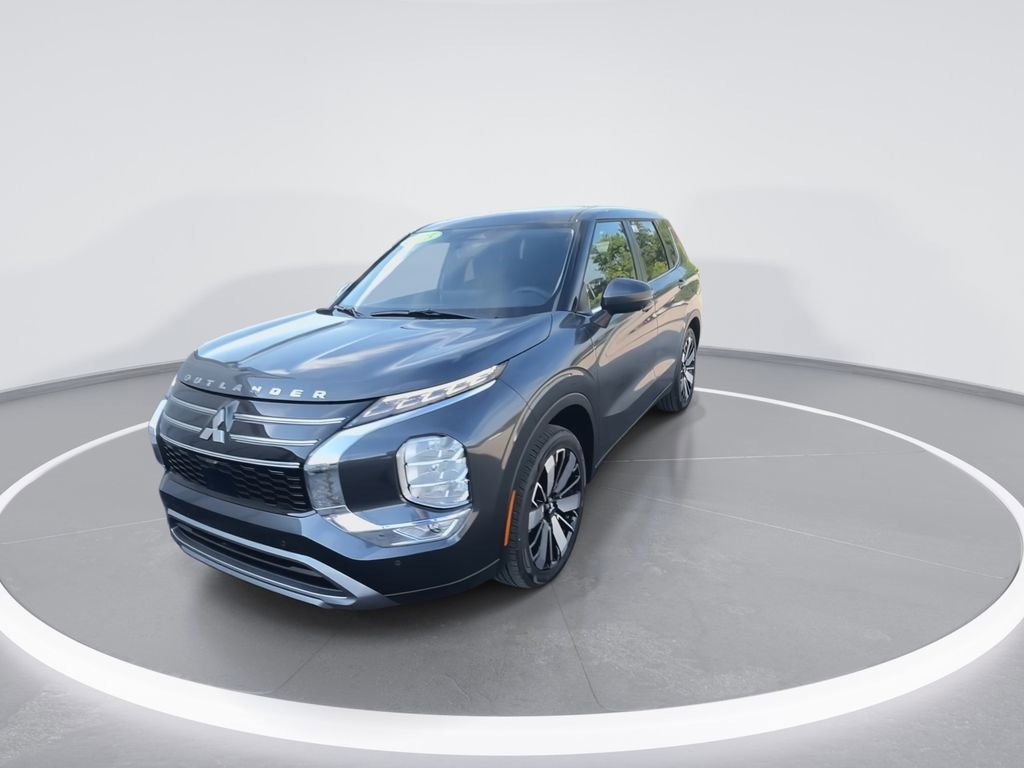 Used 2025 Mitsubishi Outlander SE FWD image 4