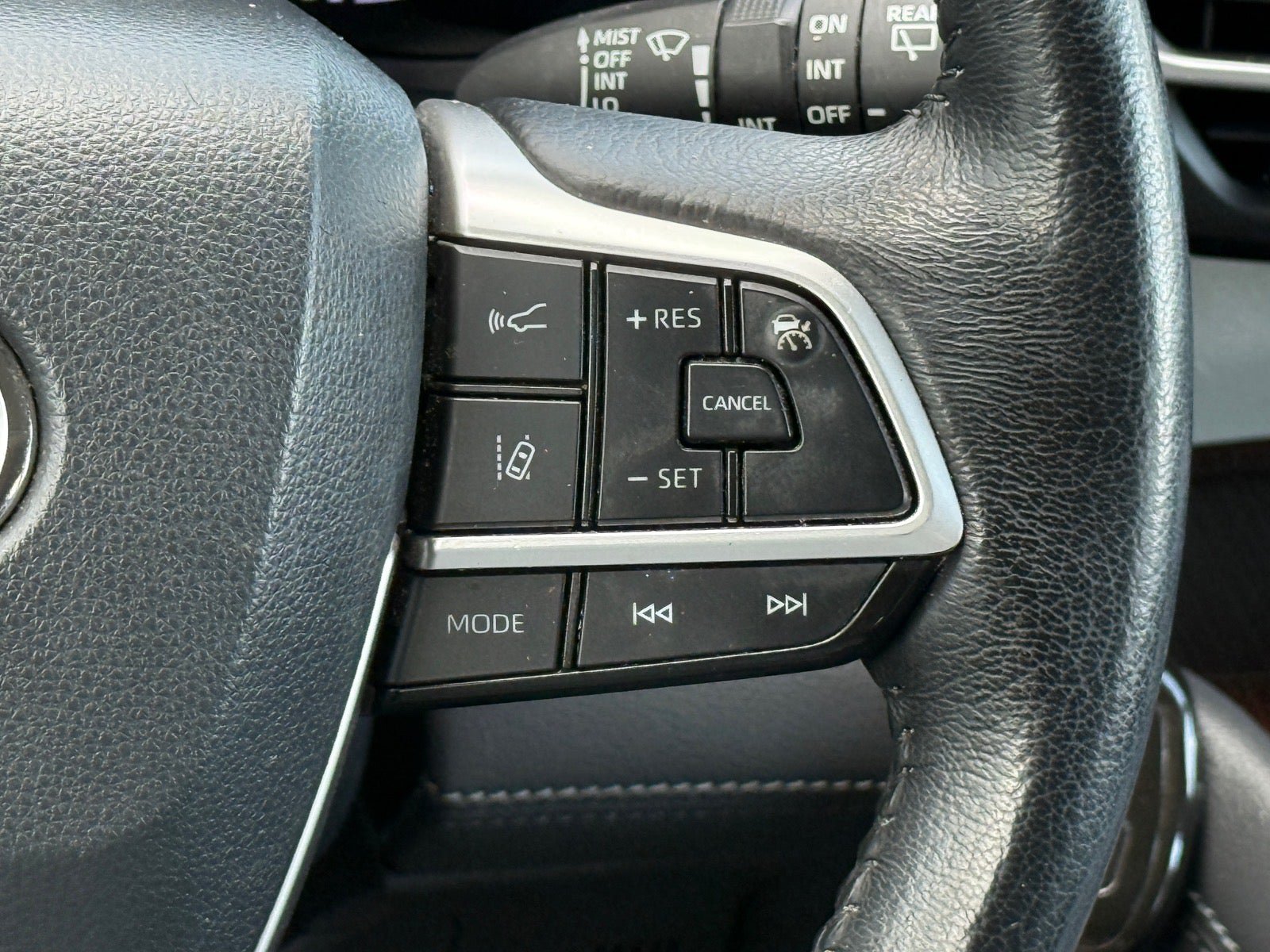 Used 2021 Toyota Sienna XLE FWD image 21