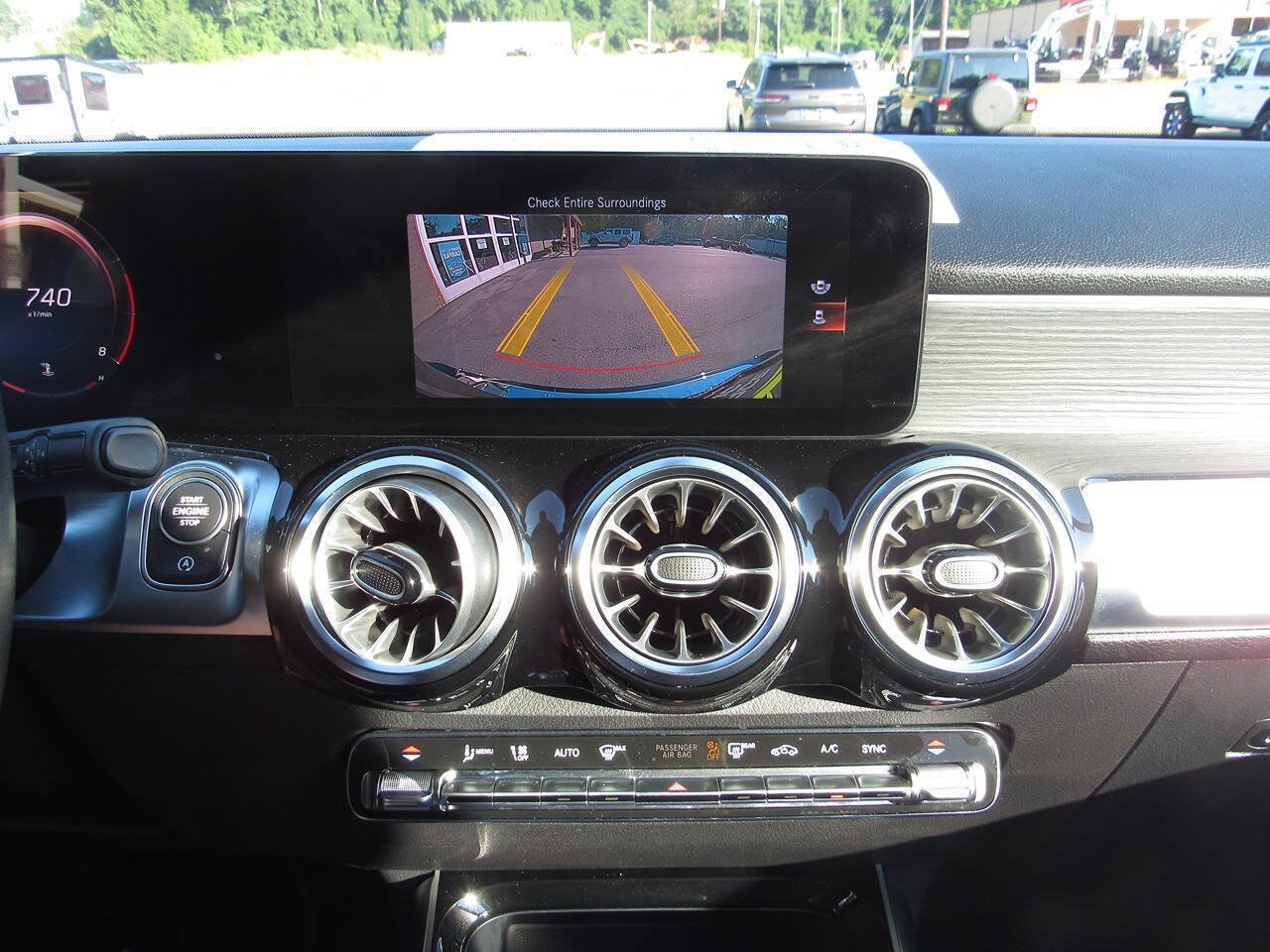 Used 2023 Mercedes-Benz GLB 250 4MATIC image 23