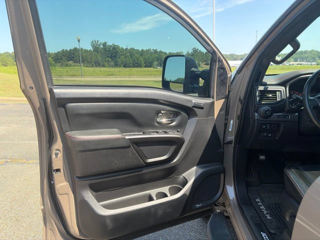 Used 2021 Nissan Titan PRO-4X w/ Pro-4x Convenience Package AWD/4WD image 16