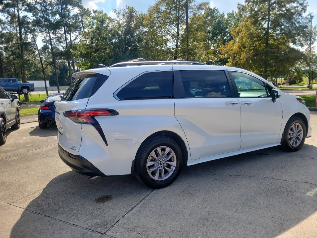 Used 2022 Toyota Sienna XLE FWD image 7